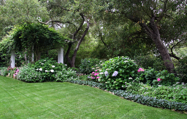 traditional-landscaping-with-trees